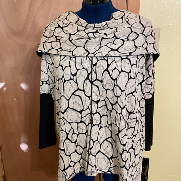 NWT Comfy IC Connie K cream and black top (OLCC-AF) - Picture 5 of 11
